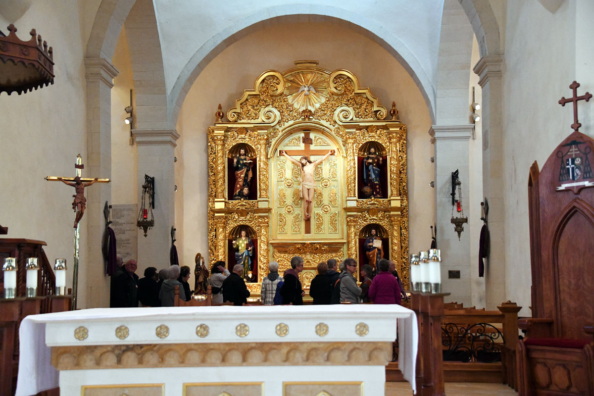 131 Fun Club travelers view the beautiful altar at the San Fernando Cathedral.JPG